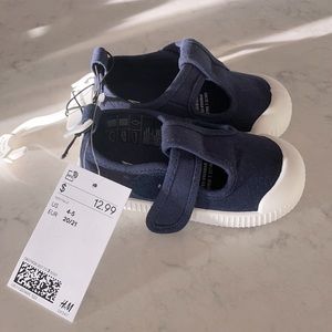 H&M toddler shoe navy blue size 4-5 NWT